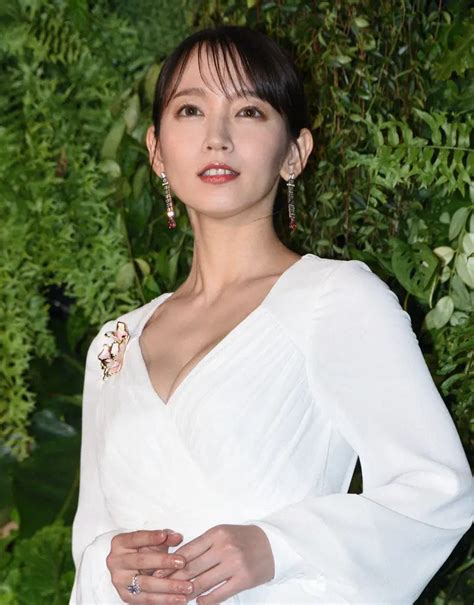 吉岡里帆 ティーフ|吉岡里帆、“転換期”となった2024年振り返る「自分の心に『羽』。